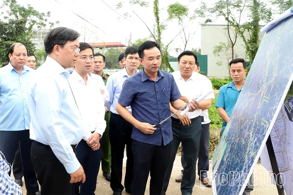 Chủ tịch UBND tỉnh thăm, làm việc tại 3 xã Thanh Ba, Quảng Yên, Hoàng Cương