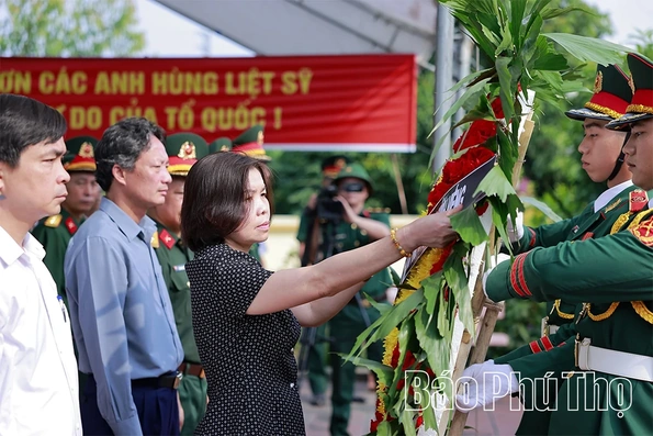 Dâng hương tưởng niệm các Anh hùng liệt sĩ và triển khai lấy mẫu hài cốt liệt sĩ chưa xác định được thông tin