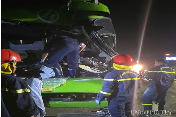 Tai nạn nghiêm trọng trên cao tốc, tài xế tử vong, một người nước ngoài bị thương