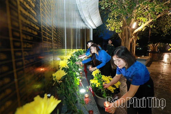 Thắp nến tri ân các Anh hùng liệt sĩ