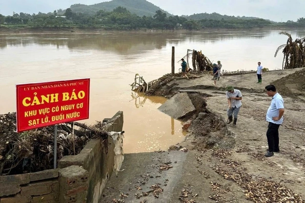 Sạt lở gần 1km bờ sông Lô ở Phú Thọ