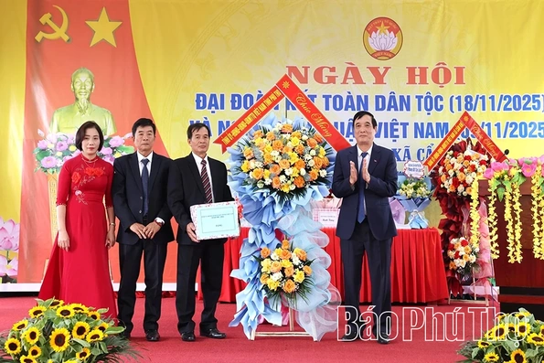 Trưởng Đoàn ĐBQH tỉnh Bùi Minh Châu dự Ngày hội đại đoàn kết toàn dân tộc khu Minh Tân