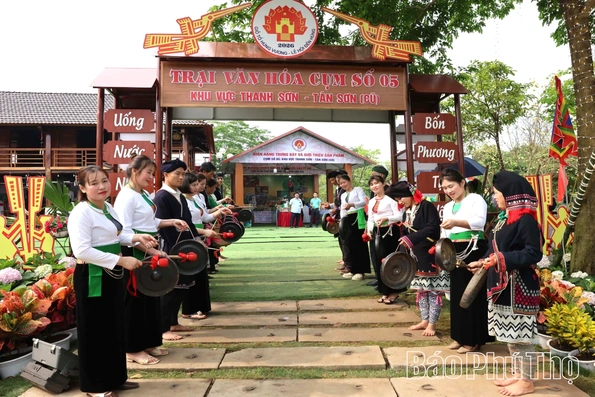 Sắc màu Văn hóa Mường tại Đền Hùng
