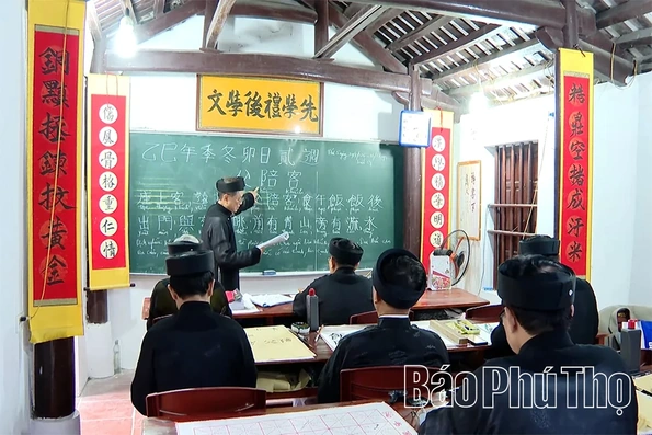 Những người giữ “hồn chữ cổ” ở Thổ Tang