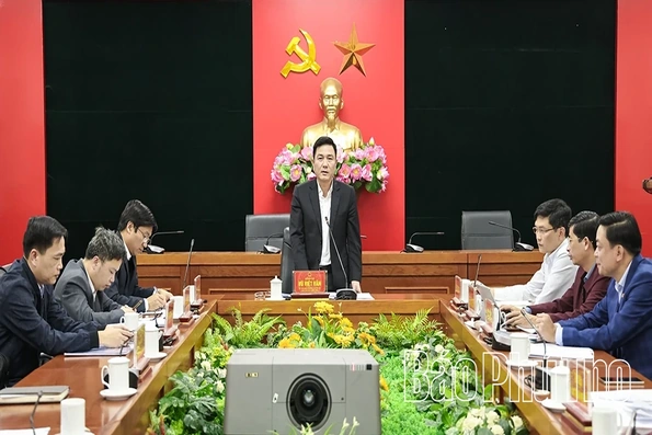 Phó Chủ tịch UBND tỉnh Vũ Việt Văn nghe báo cáo quy hoạch phân khu đô thị và quản lý nhà ở