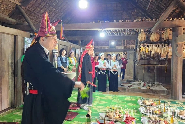 Tục cúng vía bếp - Sợi dây tâm linh trong đời sống người Mường