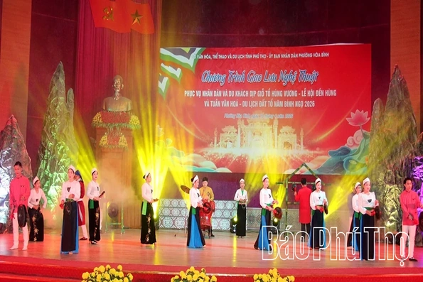 Giao lưu nghệ thuật phục vụ Nhân dân dịp Giỗ Tổ Hùng Vương tại các phường Hòa Bình, Vĩnh Phúc