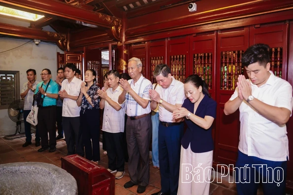 Khảo sát thực tế phục vụ Hội thảo “Chủ tịch Hồ Chí Minh với Khu Di tích lịch sử quốc gia đặc biệt Đền Hùng”