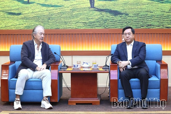 Chủ tịch UBND tỉnh Trần Duy Đông làm việc với Tập đoàn YCH Singapore