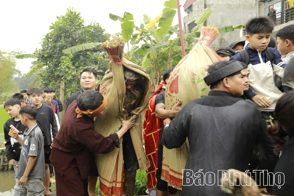 Độc, lạ Lễ hội Đúc Bụt - Cướp chiếu ở Tam Dương Bắc