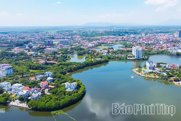 Đầm Vạc - viên ngọc xanh giữa lòng đô thị