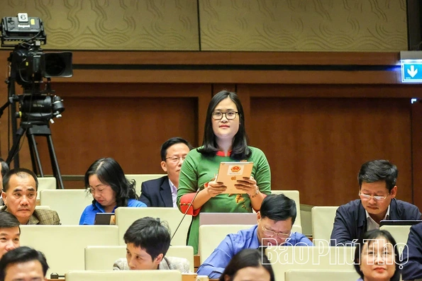 Đại biểu Hà Ánh Phượng đề nghị xây dựng “hệ sinh thái lan tỏa tiếng Việt - văn hóa Việt” và áp dụng ngay phụ cấp cho nhân viên trường học từ 1/1/2026