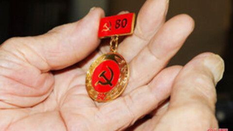 Hà Tĩnh trao tặng, truy tặng huy hiệu Đảng cho 2.098 đảng viên