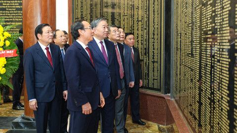 Tổng Bí thư Tô Lâm tri ân các tiền bối tiêu biểu của Đảng và các anh hùng liệt sỹ tại Hà Tĩnh