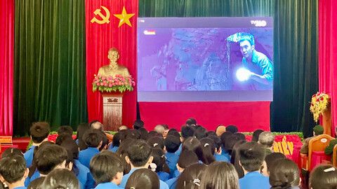 Phường Hoành Sơn sinh hoạt chính trị qua phim "Mưa đỏ"