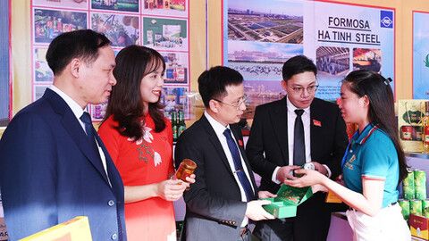 Khám phá các gian hàng trưng bày sản phẩm bên lề Đại hội Đảng bộ Hà Tĩnh