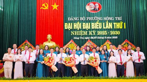 Bí thư Tỉnh ủy Nguyễn Duy Lâm dự Đại hội Đảng bộ phường Sông Trí