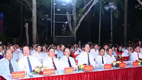 Lãnh đạo tỉnh Hà Tĩnh dự lễ kỷ niệm 95 năm Xô Viết Nghệ Tĩnh tại Nghệ An