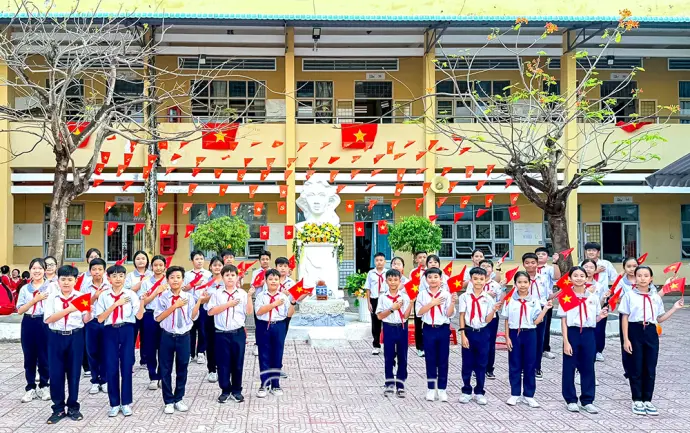 Khăn quàng đỏ thắm mãi niềm tự hào
