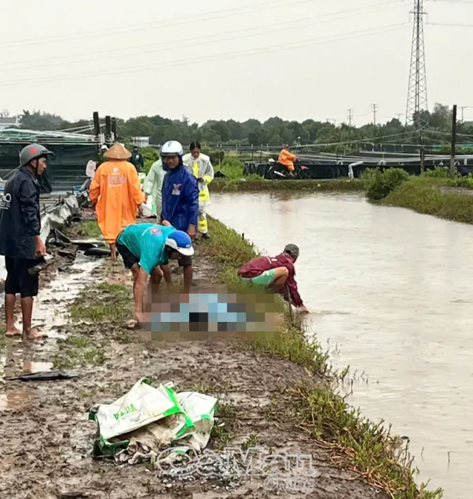 2 người tử vong do sét đánh khi vệ sinh ao tôm