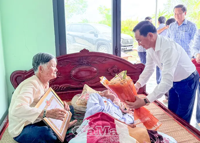 Vinh danh đảng viên 60 năm tuổi Đảng