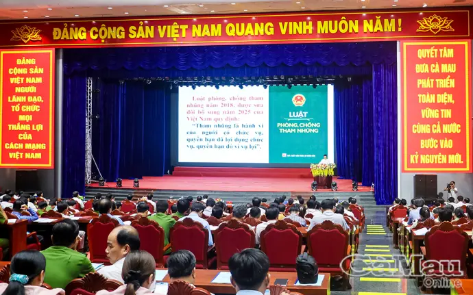 Bồi dưỡng nghiệp vụ công tác nội chính và phòng, chống tham nhũng, lãng phí, tiêu cực