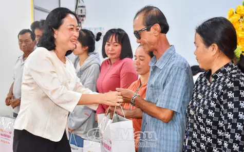 Xuân nghĩa tình đến với gia đình chính sách và hộ khó khăn