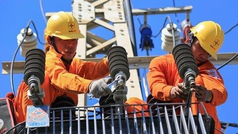 Tăng giá điện để bù lỗ: Cần sự minh bạch và trách nhiệm