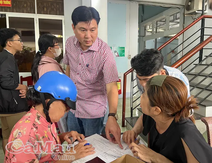 Nhận “lì xì” 100.000 đồng dịp Quốc khánh 2/9: Người dân Cà Mau phấn khởi, xúc động