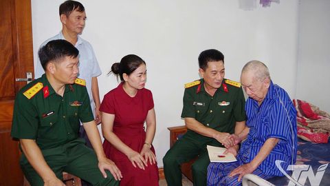 Tri ân cán bộ tiền khởi nghĩa và chiến sĩ cách mạng