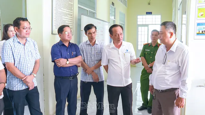 Chủ tịch HĐND tỉnh khảo sát, làm việc tại 2 phường Láng Tròn và Giá Rai