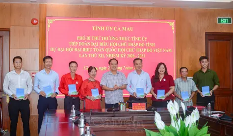 Phó Bí thư Thường trực Tỉnh uỷ Huỳnh Quốc Việt gặp mặt Đoàn đại biểu tỉnh dự Đại hội Hội Chữ thập đỏ Việt Nam lần thứ XII