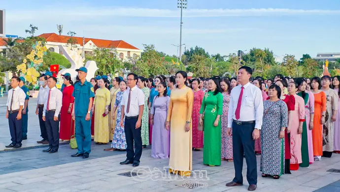 Học Bác từ những câu chuyện giản dị trong Lễ chào cờ đầu tháng