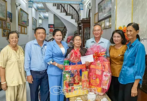 Lãnh đạo tỉnh tri ân gia đình chính sách, người có công