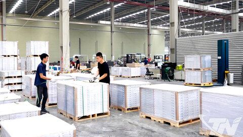 Cộng đồng doanh nghiệp nỗ lực vượt khó