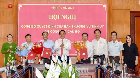 Công bố quyết định của Ban Thường vụ Tỉnh uỷ và UBND tỉnh về công tác cán bộ