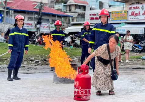 Xã Đầm Dơi tập huấn kỹ năng phòng cháy, chữa cháy