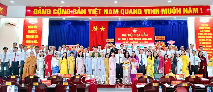 Đại đoàn kết toàn dân, xây dựng xã Hoà Bình đạt chuẩn đô thị văn minh
