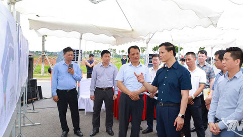 Chủ tịch UBND tỉnh kiểm tra các dự án công nghiệp và hoạt động thiết chế cộng đồng tại Phú Bình