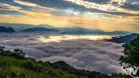 Có một Đồn Đèn mây phủ