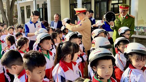 Tuyên truyền về an toàn giao thông tại Trường Tiểu học Trưng Vương