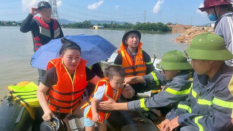 Nghĩa tình trong gian khó