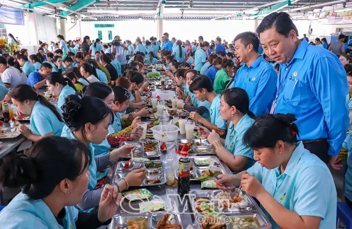 Bữa cơm Công đoàn: Cảm ơn người lao động 