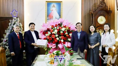 Lãnh đạo tỉnh thăm, chúc mừng các cơ sở tôn giáo nhân dịp Giáng sinh