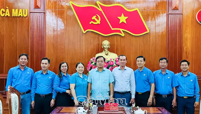 Phó Bí thư Thường trực Tỉnh uỷ Huỳnh Quốc Việt gặp gỡ đoàn đại biểu Công đoàn Cà Mau dự Đại hội XIV Công đoàn Việt Nam