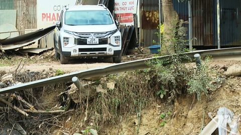 Sạt lở bờ suối Mỏ Bạch: Cần có giải pháp lâu dài