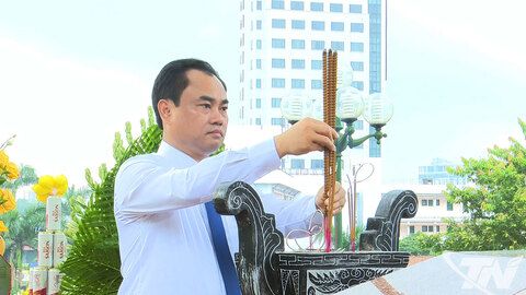 Lãnh đạo tỉnh Thái Nguyên dâng hương tưởng niệm các Anh hùng liệt sĩ