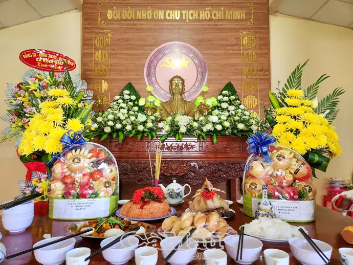 Dâng hương tưởng niệm 57 năm ngày mất của Bác