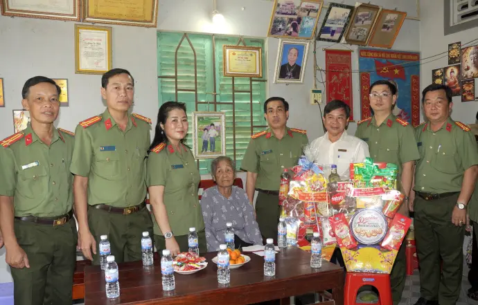Công an tỉnh thăm, chúc Tết ấm áp nghĩa tình