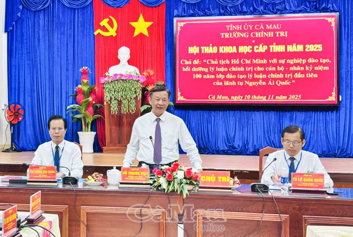 Đào tạo cán bộ phải gắn tri thức với nhân cách theo tư tưởng Hồ Chí Minh